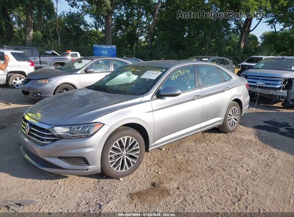 3VWC57BU9MM058759 2021 VOLKSWAGEN JETTA Silver წინა მარცხენა ხედი სამი მეოთხედიდან