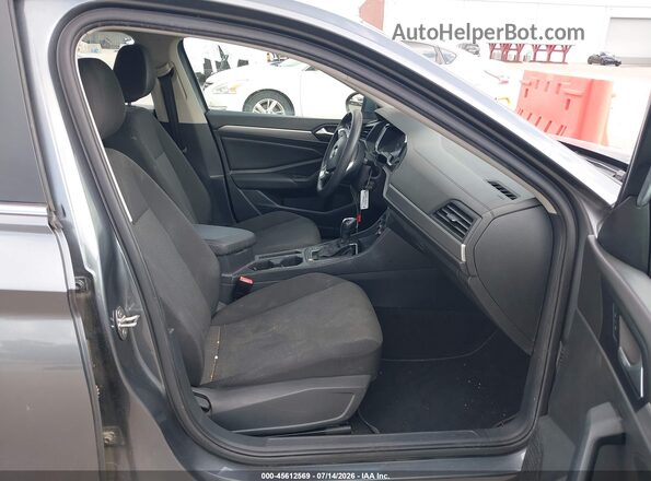 3VWCB7BU6KM170232 2019 VOLKSWAGEN JETTA Серый Вид салона спереди