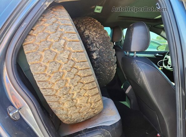 3VWCB7BU6KM268595 2019 VOLKSWAGEN JETTA Gray Rear seats view