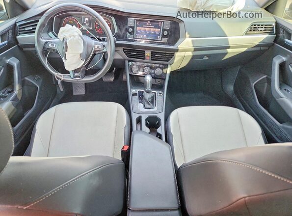 3VWCB7BU8KM258456 2019 VOLKSWAGEN JETTA Серебряный Вид панели приборов