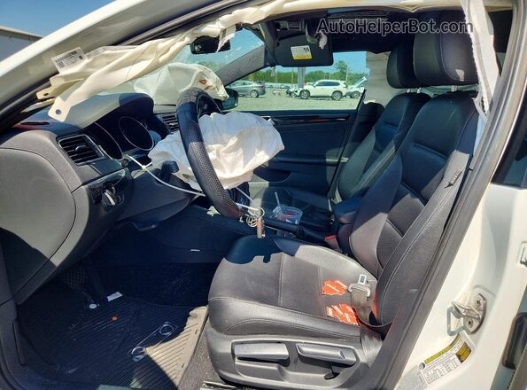 3VWD17AJ8JM206550 2018 VOLKSWAGEN JETTA White Вид салону спереду