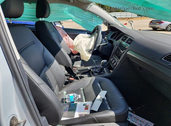 3VWD17AU6JM766769 2018 VOLKSWAGEN GOLF Белый Вид салона спереди