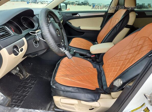 3VWDB7AJ1HM231510 2017 VOLKSWAGEN JETTA White Front interior view