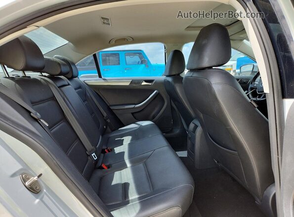 3VWDB7AJ1HM382492 2017 VOLKSWAGEN JETTA Gray Հետևի նստատեղերի տեսք