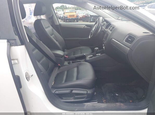 3VWDB7AJ2HM363353 2017 VOLKSWAGEN JETTA White Vista interior delantera