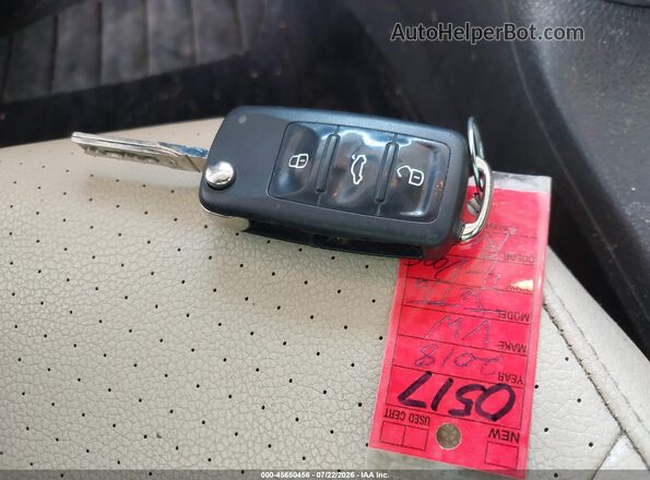 3VWDB7AJ2JM230517 2018 VOLKSWAGEN JETTA Красный Вид панели приборов