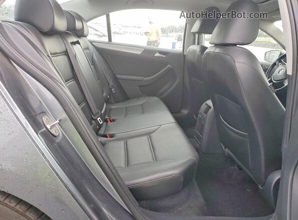 3VWDB7AJ4HM391980 2017 VOLKSWAGEN JETTA Silver Rear seats view