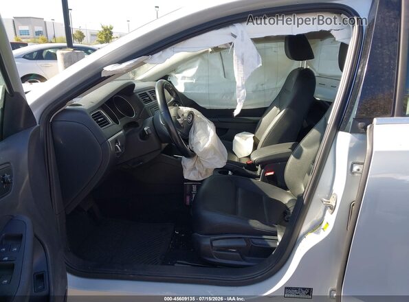 3VWDB7AJ4JM219325 2018 VOLKSWAGEN JETTA Silver Вид салону спереду