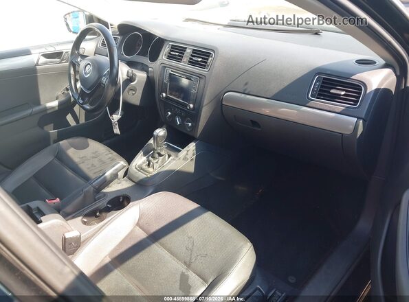 3VWDB7AJ5HM265840 2017 VOLKSWAGEN JETTA Black Widok wnętrza z przodu
