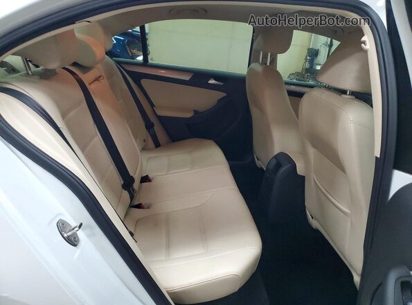 3VWDB7AJ5HM327124 2017 VOLKSWAGEN JETTA Белый Вид задних сидений