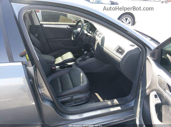 3VWDB7AJ5HM367316 2017 VOLKSWAGEN JETTA Gray Front interior view