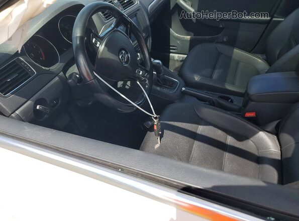 3VWDB7AJ5HM392085 2017 VOLKSWAGEN JETTA White Vista interior delantera