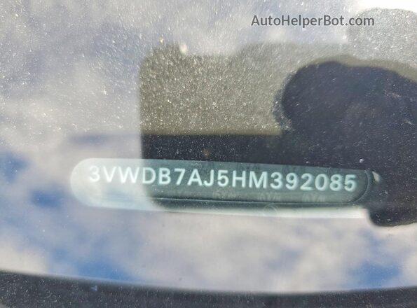 3VWDB7AJ5HM392085 2017 VOLKSWAGEN JETTA White Vista del compartimento del motor