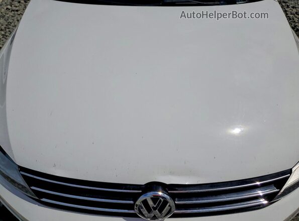 3VWDB7AJ5HM392085 2017 VOLKSWAGEN JETTA White Vista interior trasera