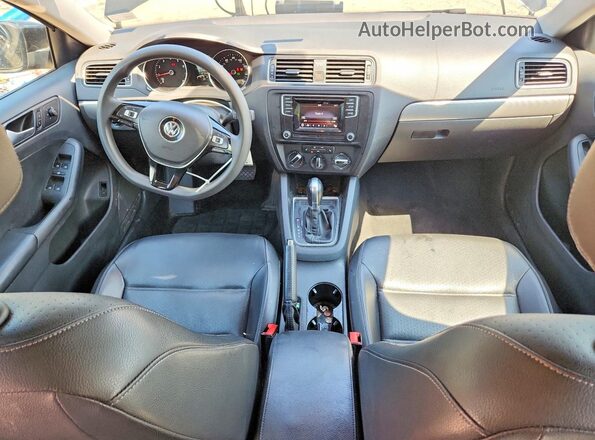 3VWDB7AJ5JM238207 2018 VOLKSWAGEN JETTA Черный Вид панели приборов