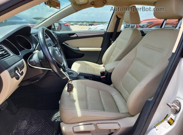 3VWDB7AJ6HM296028 2017 VOLKSWAGEN JETTA White Widok wnętrza z przodu
