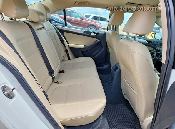 3VWDB7AJ6HM296028 2017 VOLKSWAGEN JETTA White Widok tylnych siedzeń