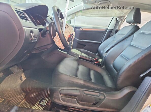 3VWDB7AJ6JM246977 2018 VOLKSWAGEN JETTA White Front interior view