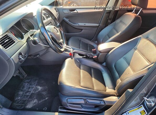 3VWDB7AJ7HM371903 2017 VOLKSWAGEN JETTA Серый Вид салона спереди