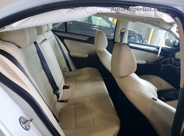 3VWDB7AJ7HM380522 2017 VOLKSWAGEN JETTA Белый Вид задних сидений