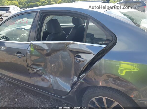 3VWDB7AJ7HM400719 2017 VOLKSWAGEN JETTA Gray Widok z przodu