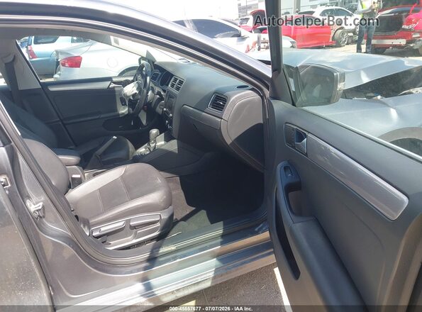 3VWDB7AJ8HM366175 2017 VOLKSWAGEN JETTA Серый Вид салона спереди