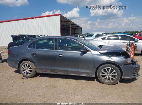 3VWDB7AJ8HM366175 2017 VOLKSWAGEN JETTA Серый Вид задней части салона