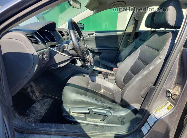 3VWDB7AJ8HM391870 2017 VOLKSWAGEN JETTA Gray Front interior view