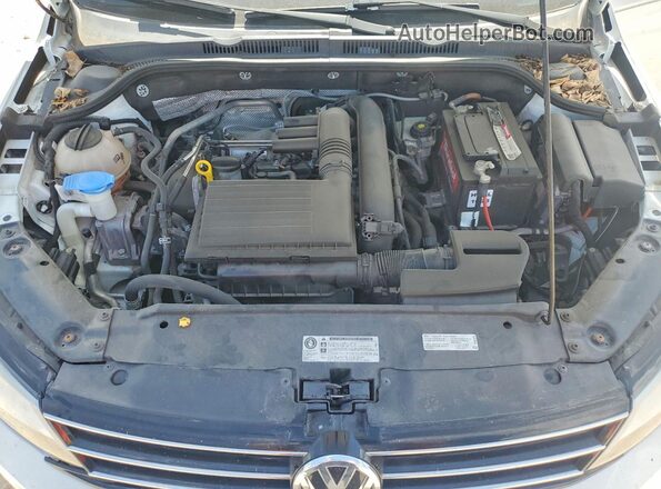 3VWDB7AJXHM207593 2017 VOLKSWAGEN JETTA Белый Вид задней части салона