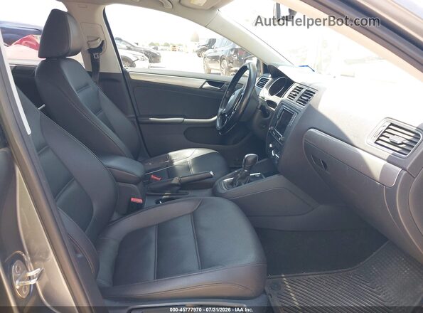 3VWDB7AJXHM371653 2017 VOLKSWAGEN JETTA Gray Front interior view