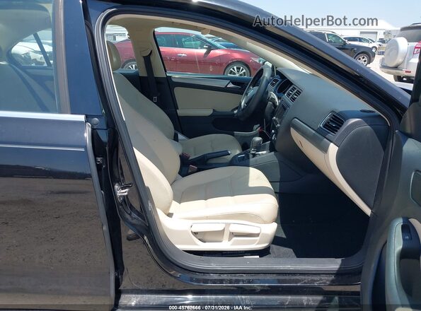 3VWDB7AJXHM411519 2017 VOLKSWAGEN JETTA Black Front interior view