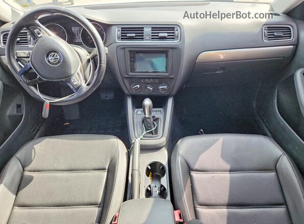 3VWDB7AJXJM226876 2018 VOLKSWAGEN JETTA Белый Вид панели приборов