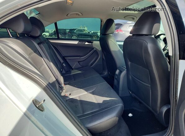 3VWDB7AJXJM226876 2018 VOLKSWAGEN JETTA Белый Вид задних сидений