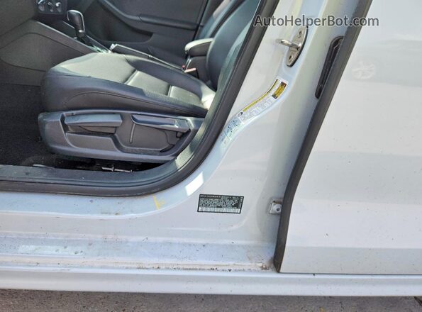 3VWDB7AJXJM226876 2018 VOLKSWAGEN JETTA Белый Вид подкапотного пространства
