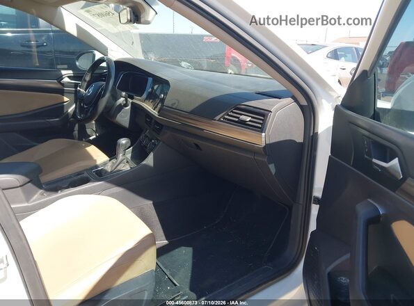 3VWE57BU5KM063995 2019 VOLKSWAGEN JETTA White Front interior view
