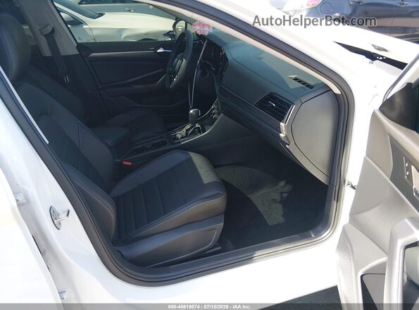 3VWE57BU6MM096586 2021 VOLKSWAGEN JETTA White Widok wnętrza z przodu