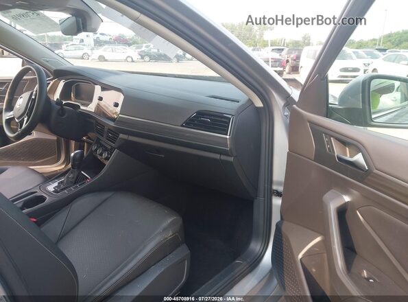 3VWEB7BU9LM022957 2020 VOLKSWAGEN JETTA Silver Front interior view
