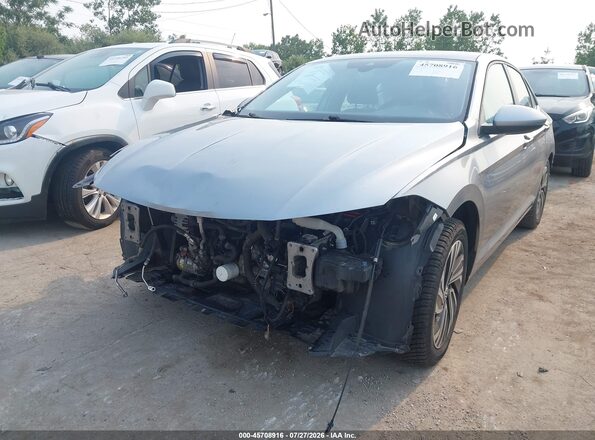3VWEB7BU9LM022957 2020 VOLKSWAGEN JETTA Silver Front view