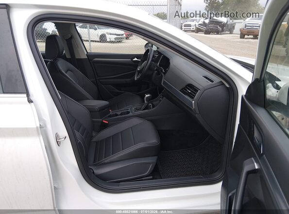 3VWEM7BU0PM042692 2023 VOLKSWAGEN JETTA White Widok wnętrza z przodu