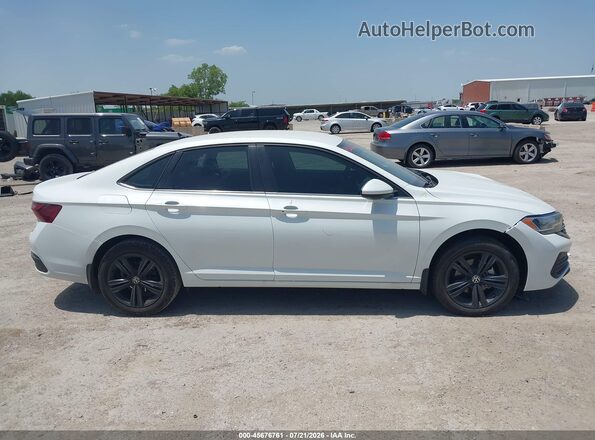 3VWEM7BU8RM100082 2024 VOLKSWAGEN JETTA White უკანა სალონის ხედი