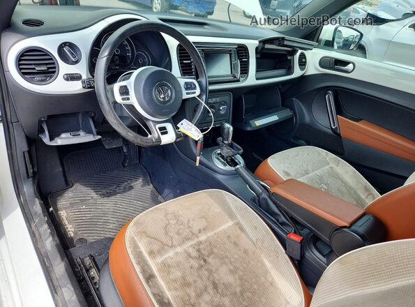 3VWF17AT0HM624752 2017 VOLKSWAGEN BEETLE White Dashboard view