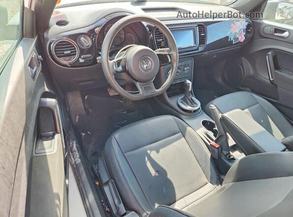 3VWF17AT1HM618894 2017 VOLKSWAGEN BEETLE Белый Вид панели приборов