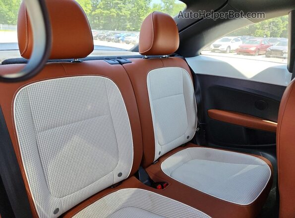 3VWF17AT2HM630066 2017 VOLKSWAGEN BEETLE White უკანა სავარძლების ხედი