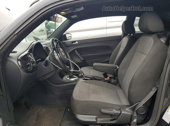 3VWF17AT6HM613142 2017 VOLKSWAGEN BEETLE Черный Вид салона спереди