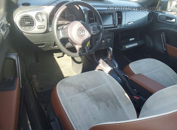 3VWF17AT9HM627262 2017 VOLKSWAGEN BEETLE Синий Вид панели приборов
