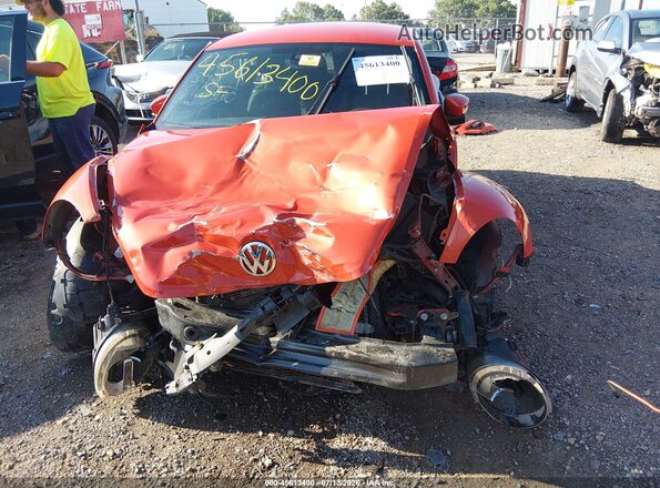 3VWFD7AT3JM706410 2018 VOLKSWAGEN BEETLE Orange Widok z przodu
