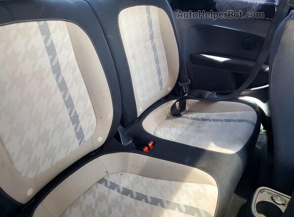 3VWFD7AT3JM707010 2018 VOLKSWAGEN BEETLE Black Հետևի նստատեղերի տեսք