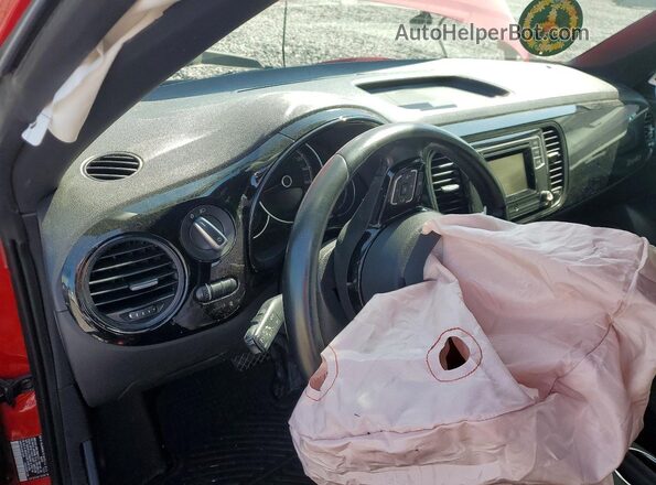 3VWFD7AT6JM712329 2018 VOLKSWAGEN BEETLE Red Սարքավորումների վահանակի տեսք
