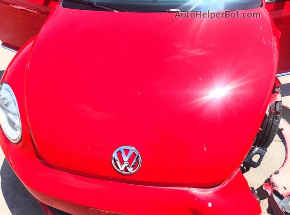3VWFD7AT6KM712199 2019 VOLKSWAGEN BEETLE Red Widok wnętrza z tyłu