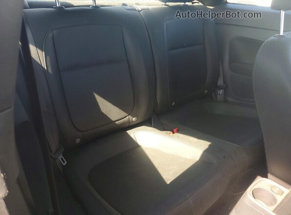 3VWFD7ATXJM714746 2018 VOLKSWAGEN BEETLE Green Հետևի նստատեղերի տեսք